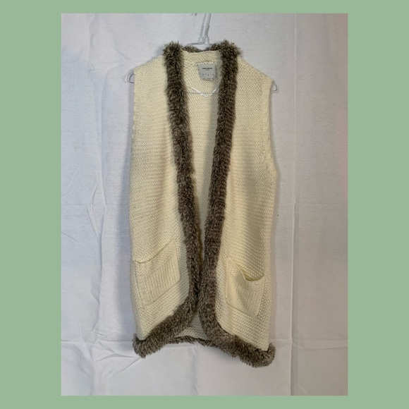 Fur Lined Sleeveless Cardigan - Picture 2 of 2